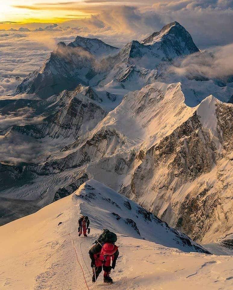 A view of people climbing the Everest